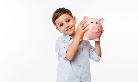 Educația financiară: ce fac copiii cu banii din pușculită?